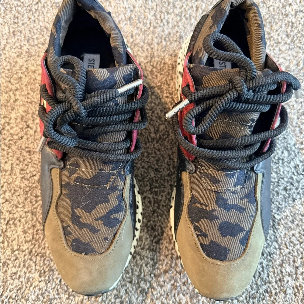 Steve Madden Cliff Chunky Sneakers Women’s Size 6 Mixed Media Animal Print